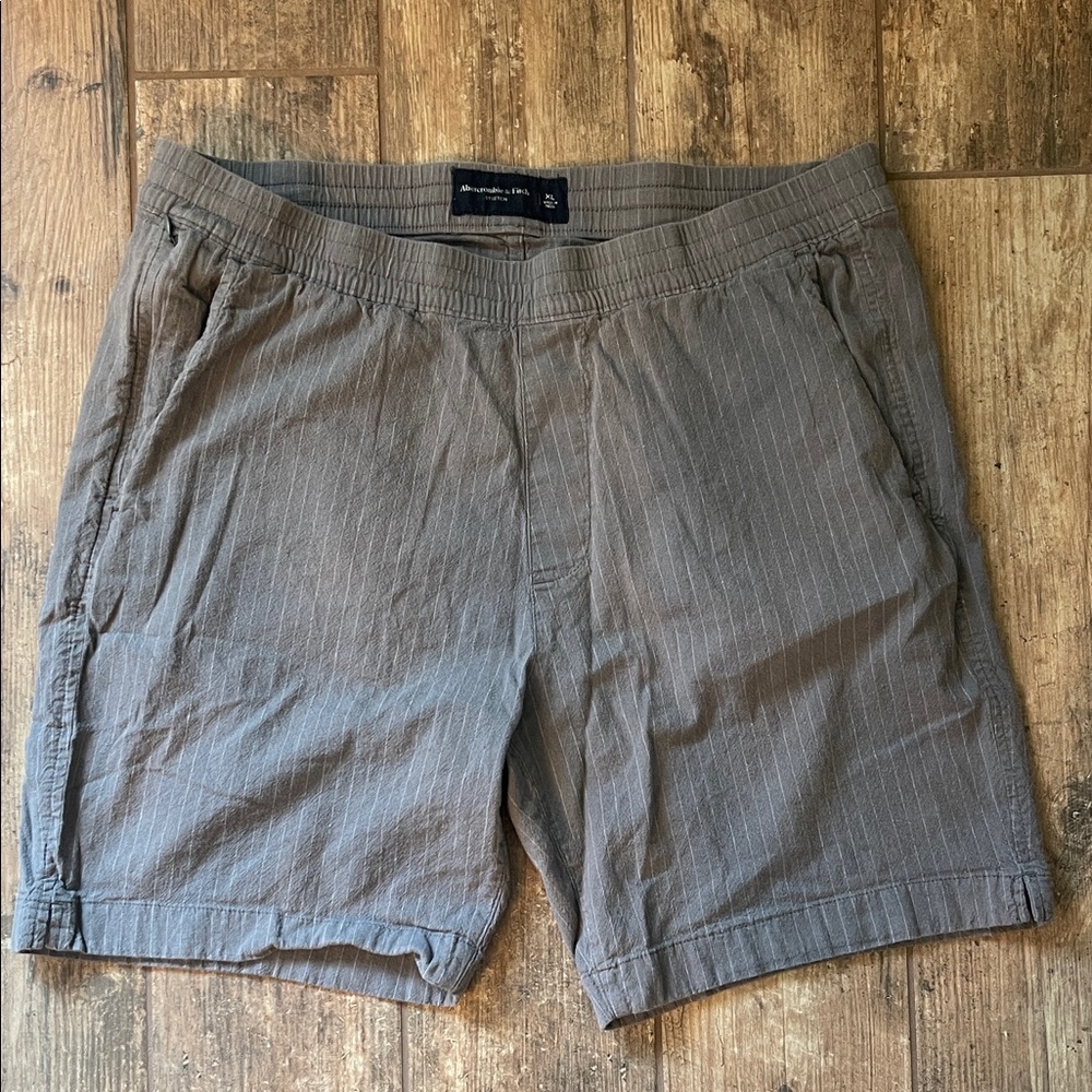 Abercrombie & Fitch Men's Gray Pinstripe Shorts
